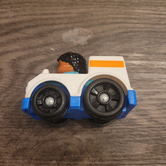 Fisher-Price Little People Wheelies Ambulanc - Picture 5 of 6